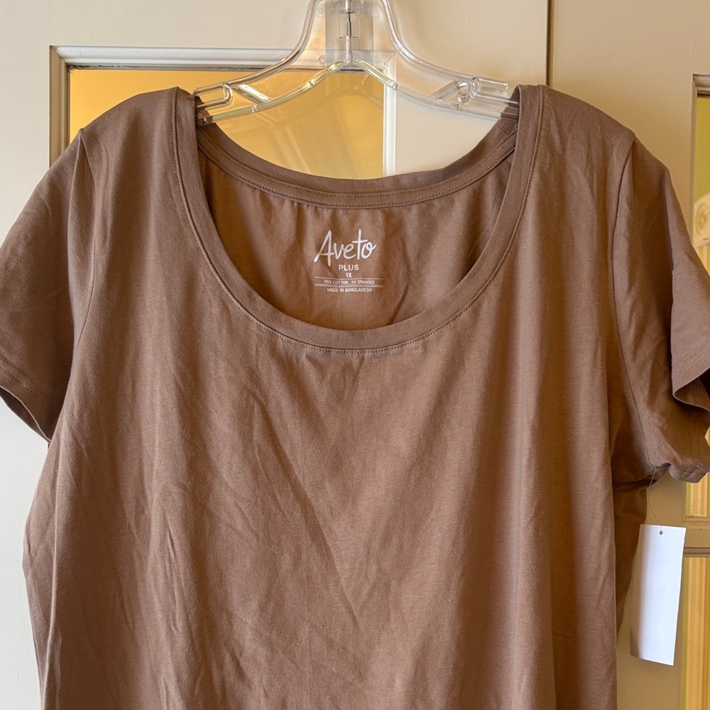 NWT 1X Aveto Plus Women's Chocolate light Brown Short Sleeve Tee